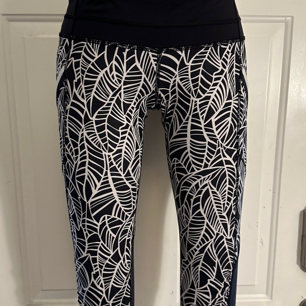 Lululemon Run a Marathon Crop II Pretty Palm Black Angel Wing Leggings Size 6 - Picture 12 of 16